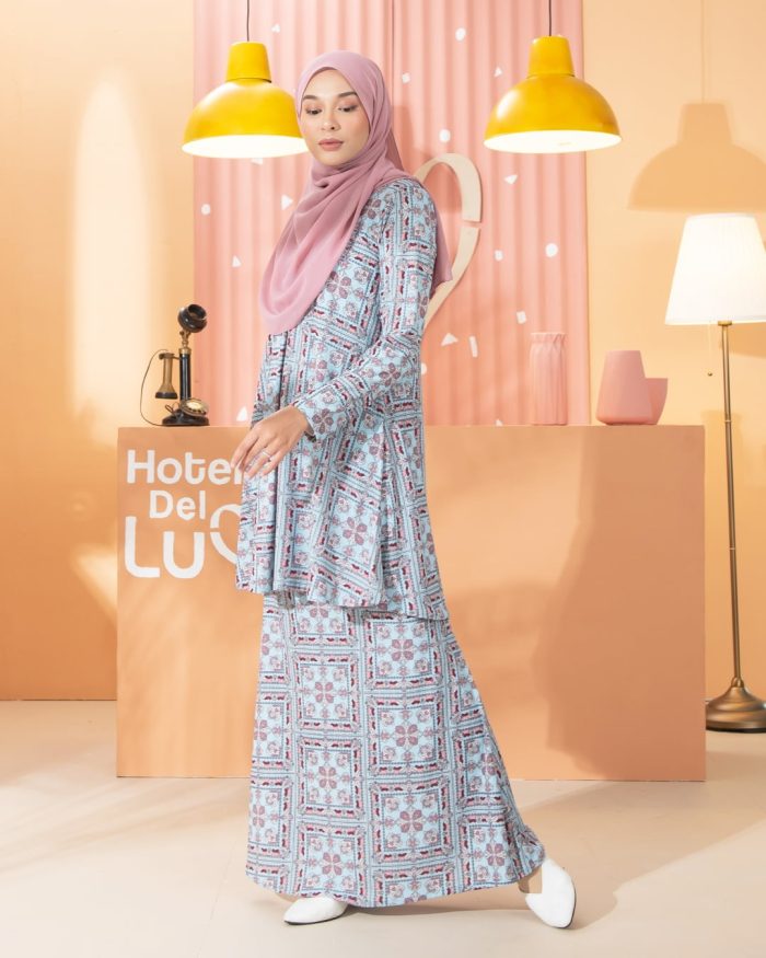 Kurung Lara - Veine Blue - Image 5