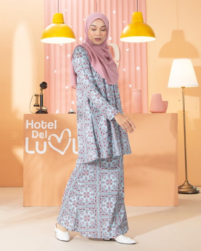 Kurung Lara - Veine Blue - Image 2