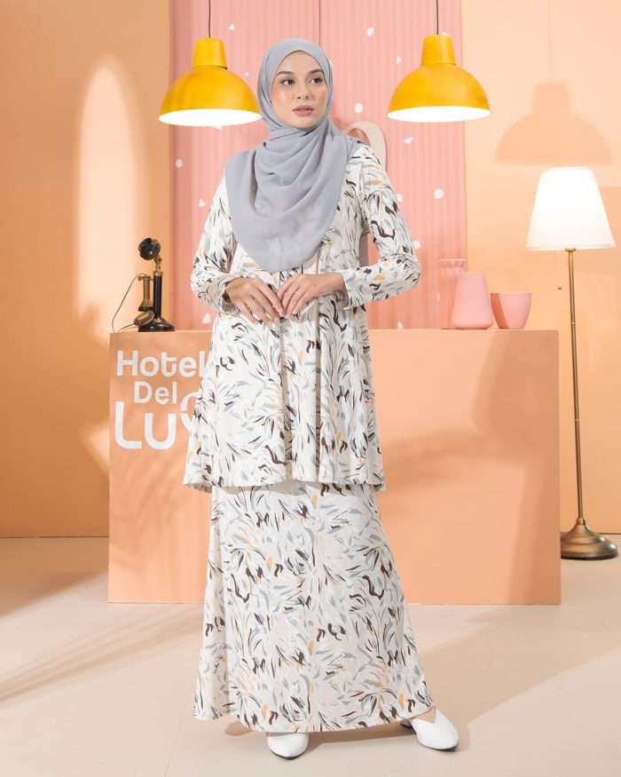 Kurung Lara - Scratch Grey - Image 3