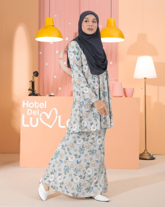Kurung Lara - Carnation Grey - Image 4