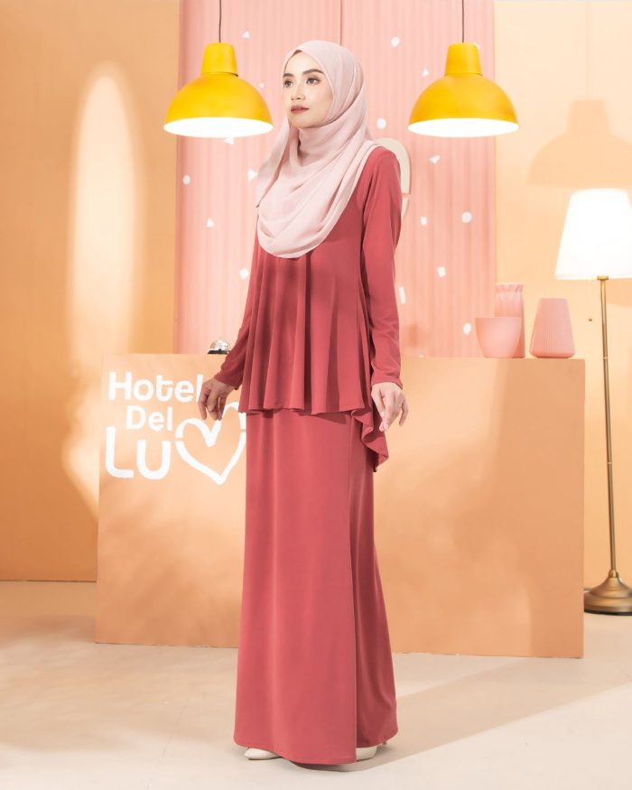 Kurung Lola - Poppy Red - Image 4