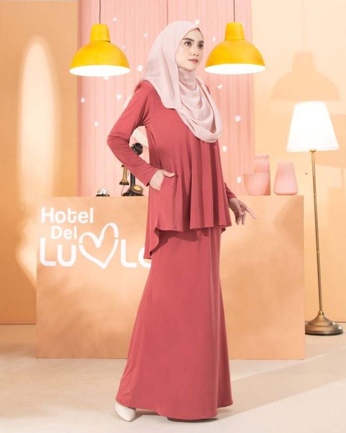 Kurung Lola - Poppy Red - Image 2