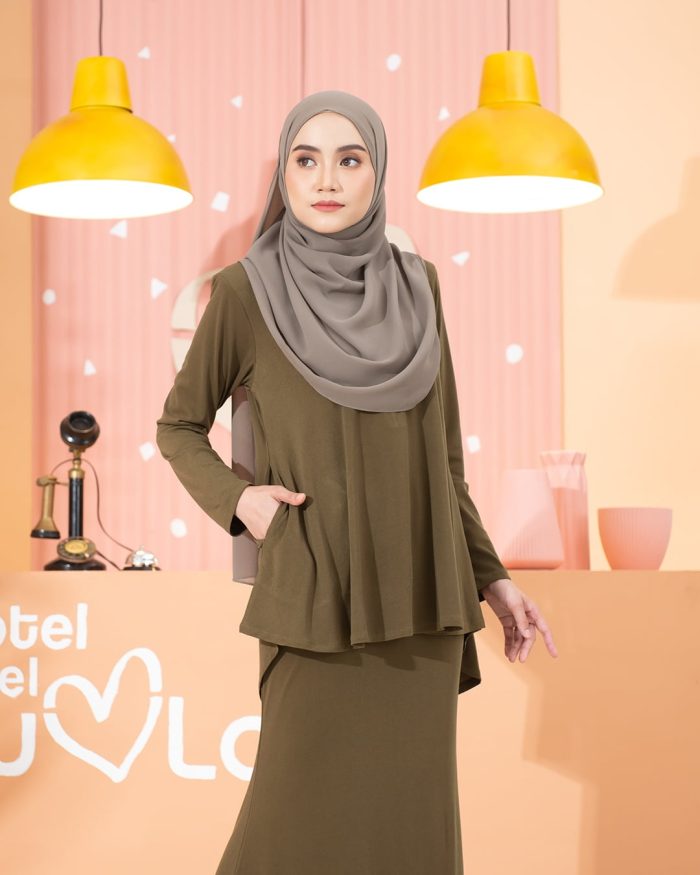 Kurung Lola - Olive Green - Image 3