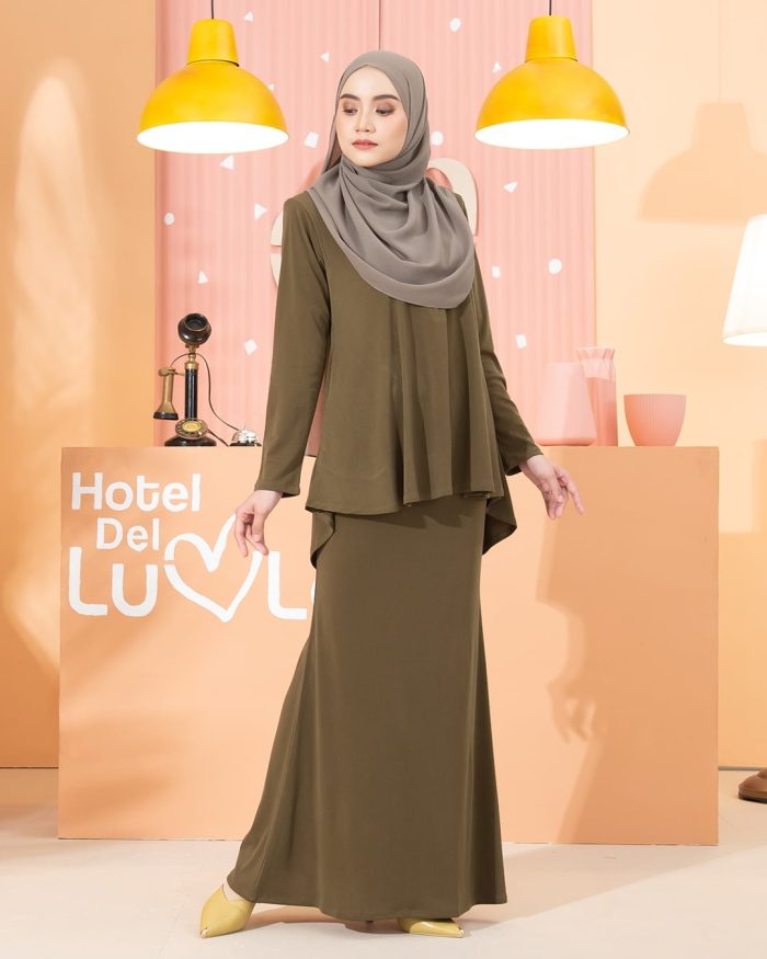 Kurung Lola - Olive Green - Image 2