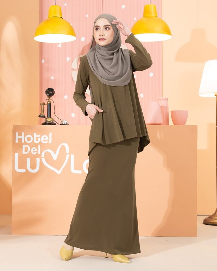 Kurung Lola - Olive Green - Image 4