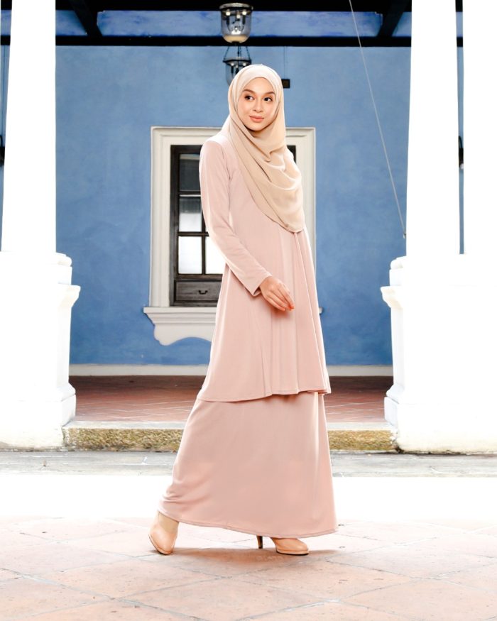 Baju Kurung Pahang Laura - Sephia Nude - Image 3