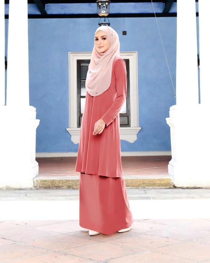 Baju Kurung Pahang Laura - Poppy Red - Image 4
