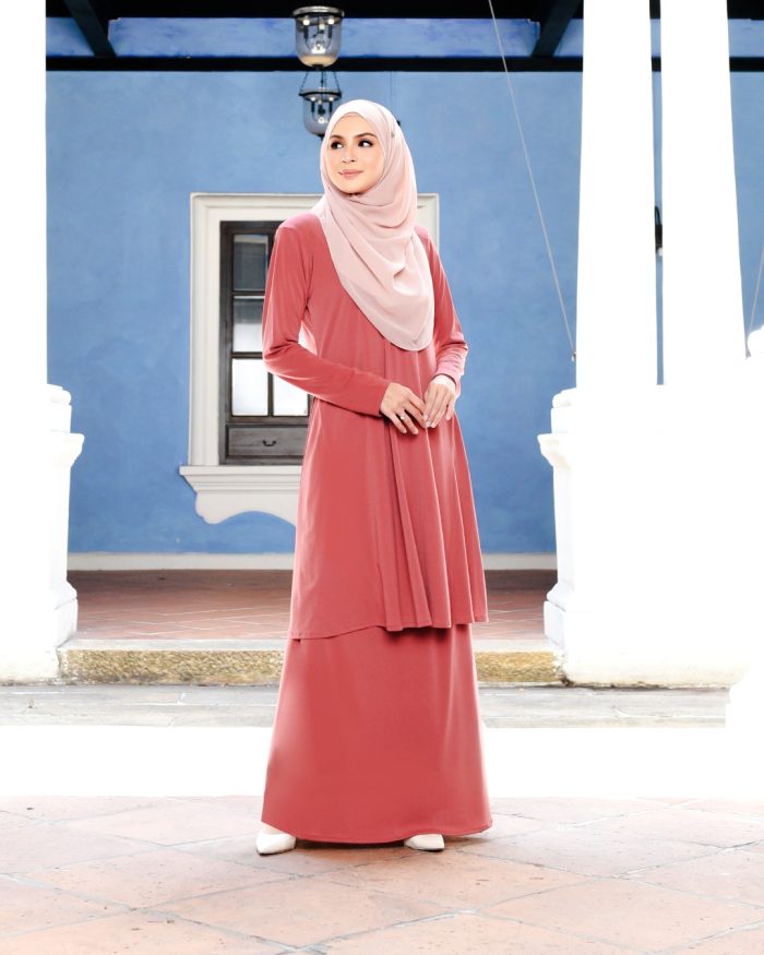 Baju Kurung Pahang Laura - Poppy Red - Image 3