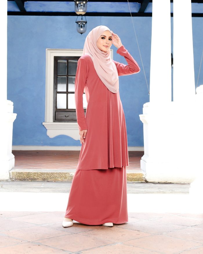 Baju Kurung Pahang Laura - Poppy Red - Image 2