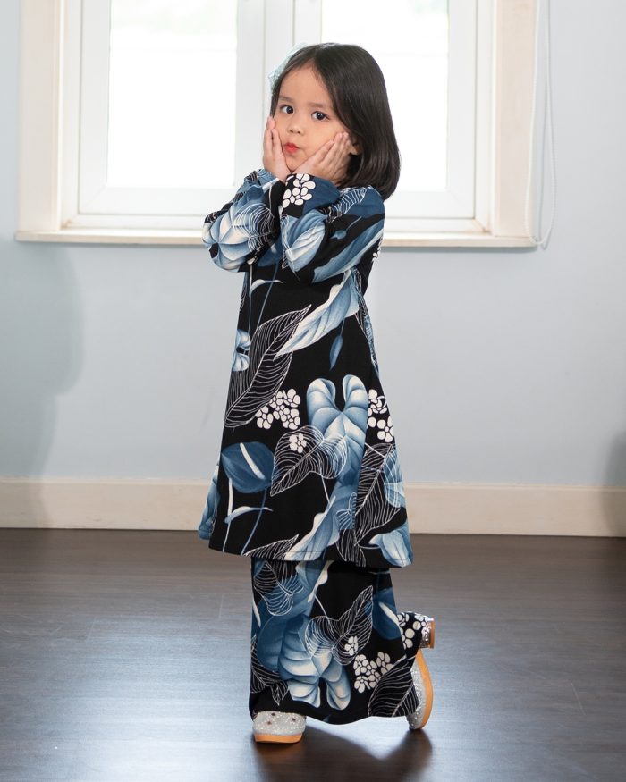 Baju Kurung Pahang Laura Printed Kids – Onyx Blue - Image 3