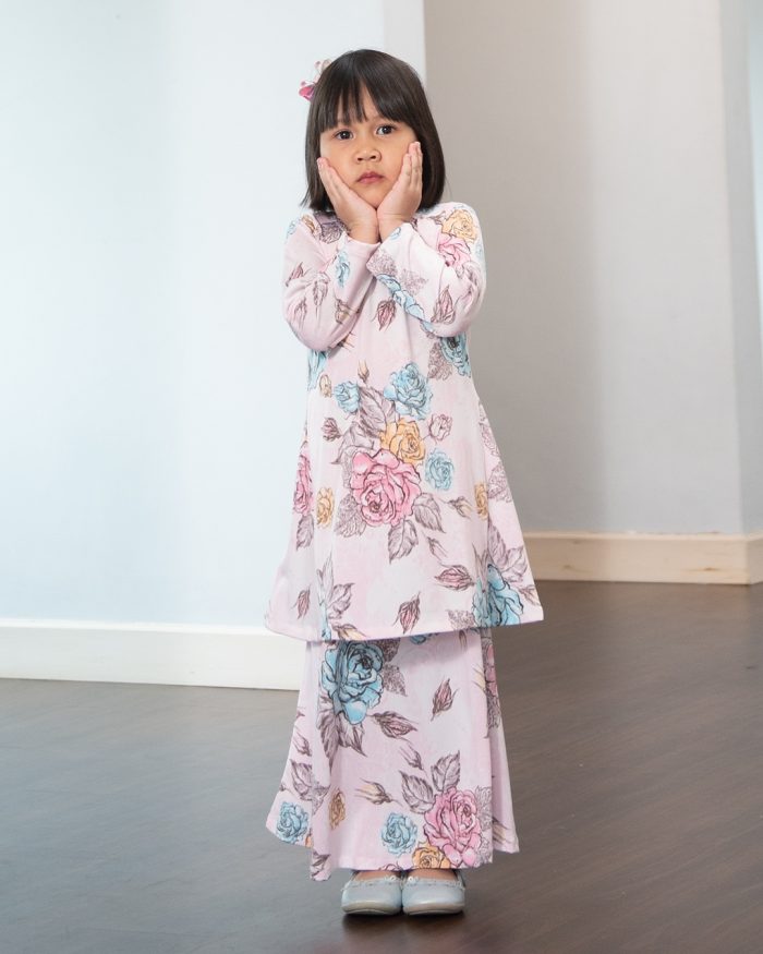 Baju Kurung Pahang Laura Printed Kids – Mawar Pinky - Image 2