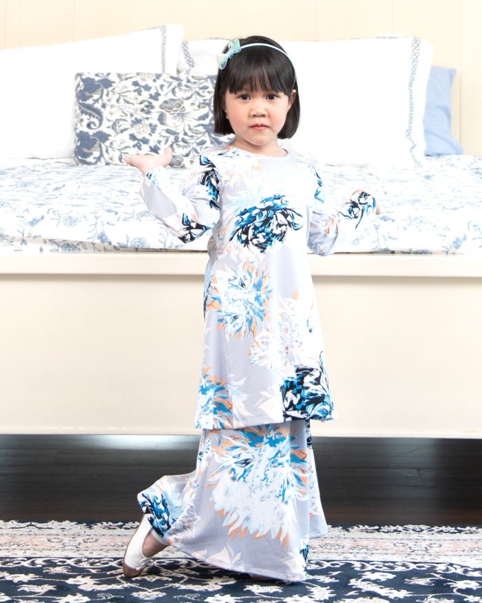 Baju Kurung Pahang Laura Printed Kids – Flint Grey