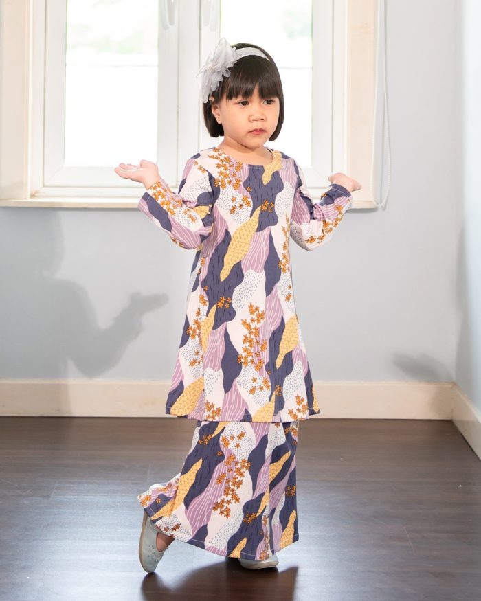 Baju Kurung Pahang Laura Printed Kids – Marble Purple - Image 4