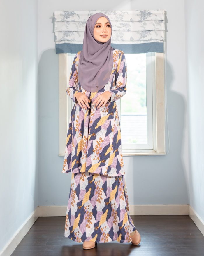 Baju Kurung Pahang Laura Printed - Marble Purple - Image 4