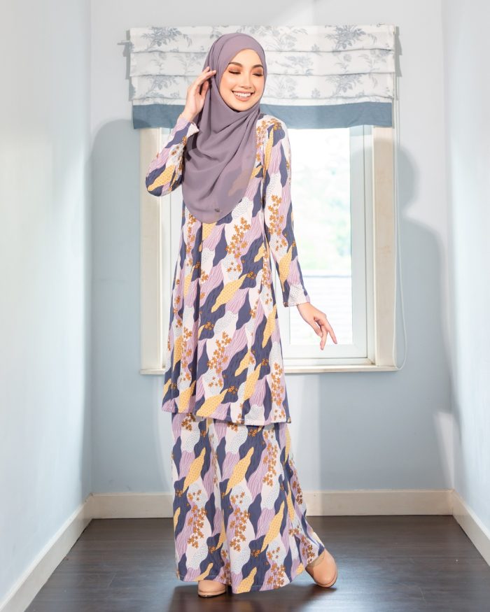 Baju Kurung Pahang Laura Printed - Marble Purple - Image 3