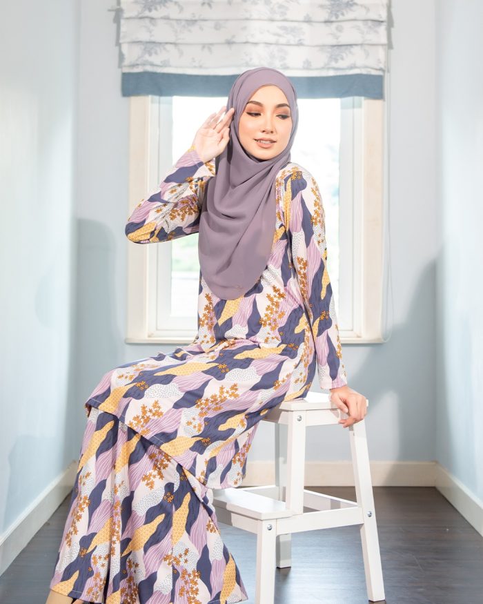 Baju Kurung Pahang Laura Printed - Marble Purple - Image 5