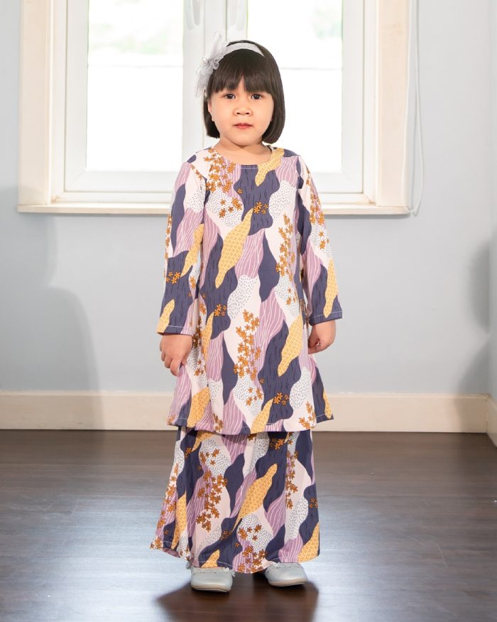 Baju Kurung Pahang Laura Printed Kids – Marble Purple - Image 2