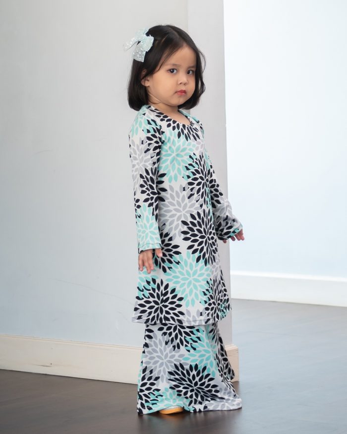 Baju Kurung Pahang Laura Printed Kids – Lotus Grey - Image 3