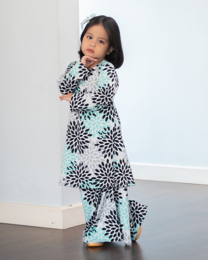 Baju Kurung Pahang Laura Printed Kids – Lotus Grey