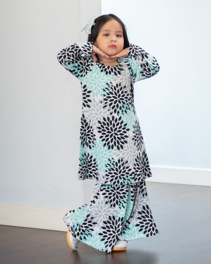 Baju Kurung Pahang Laura Printed Kids – Lotus Grey - Image 5