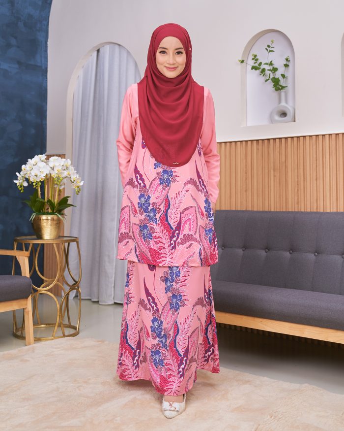 Baju Kurung Moden Batik Sultanah - Fern Flamingo Pink - Image 3