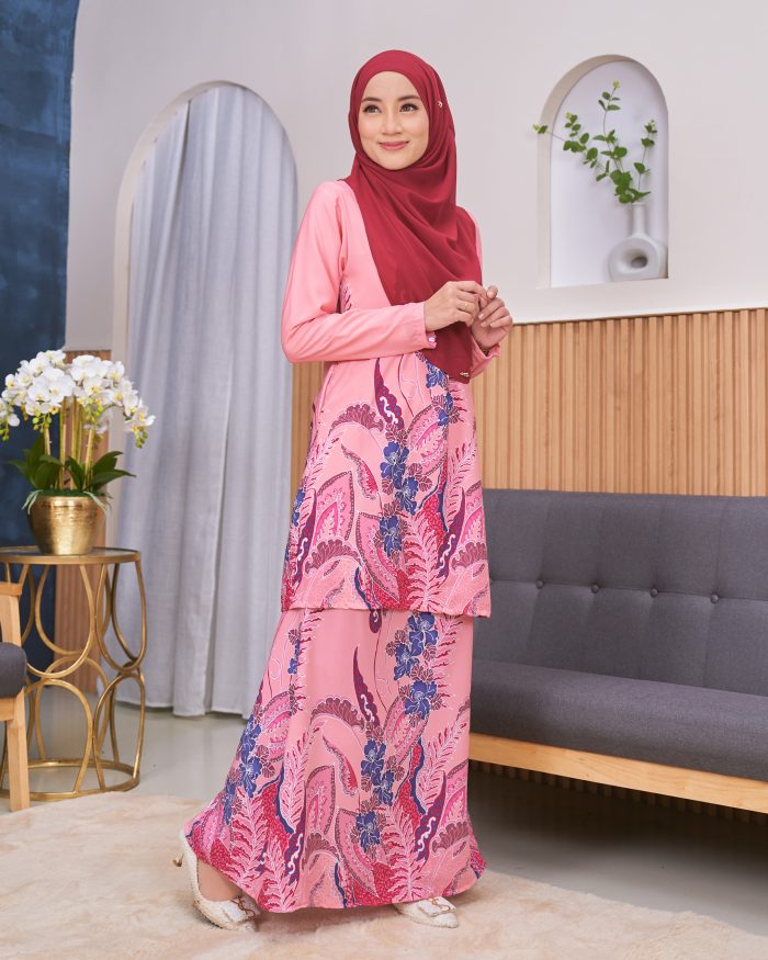 Baju Kurung Moden Batik Sultanah - Fern Flamingo Pink - Image 2