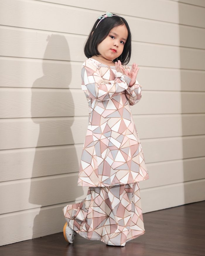 Baju Kurung Pahang Laura Printed Kids – Frosty Rose - Image 3