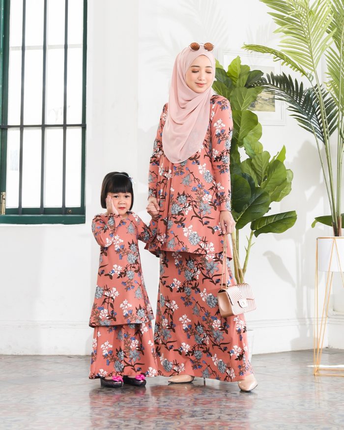 Kurung Lara – Azalia Coral - Image 4