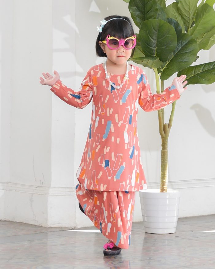 Kurung Lara Kids – Chick Salmon