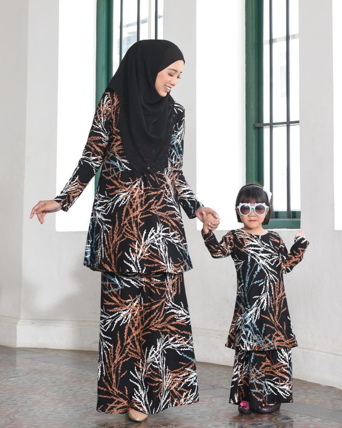 Kurung Lara  Kids – Muscari Black - Image 4