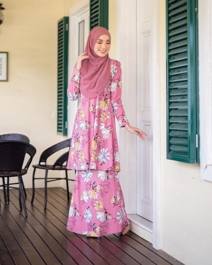 Baju Kurung Pahang Laura Printed - Lily Taffy Pink - Image 3