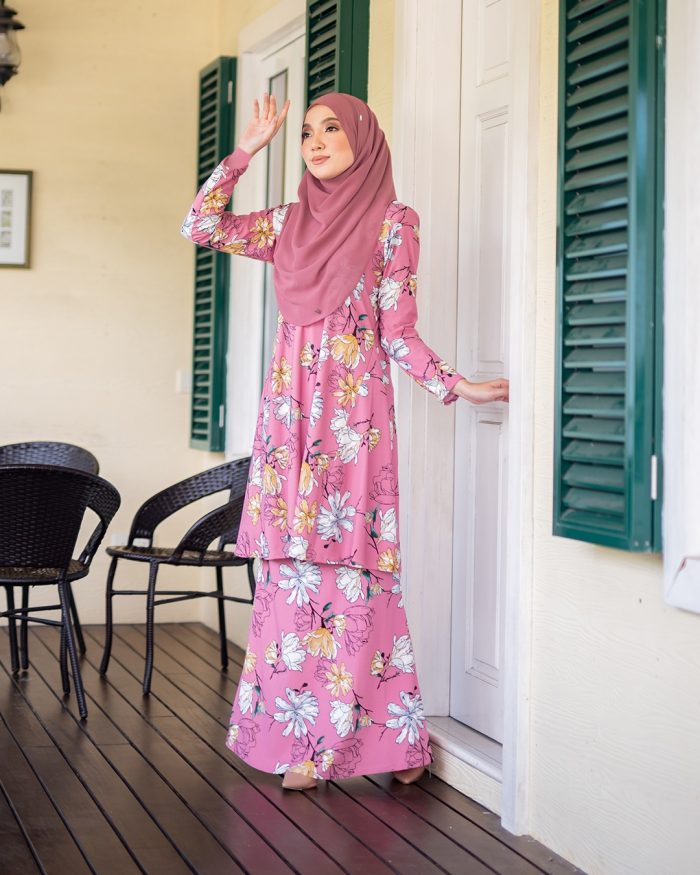 Baju Kurung Pahang Laura Printed - Lily Taffy Pink - Image 2