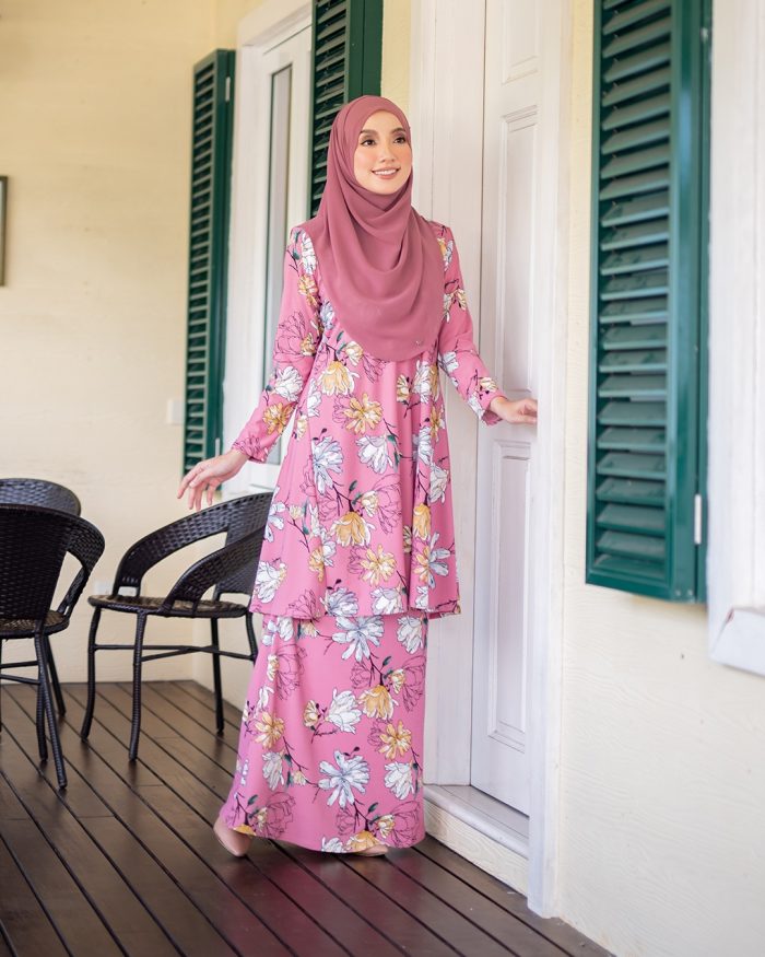 Baju Kurung Pahang Laura Printed - Lily Taffy Pink