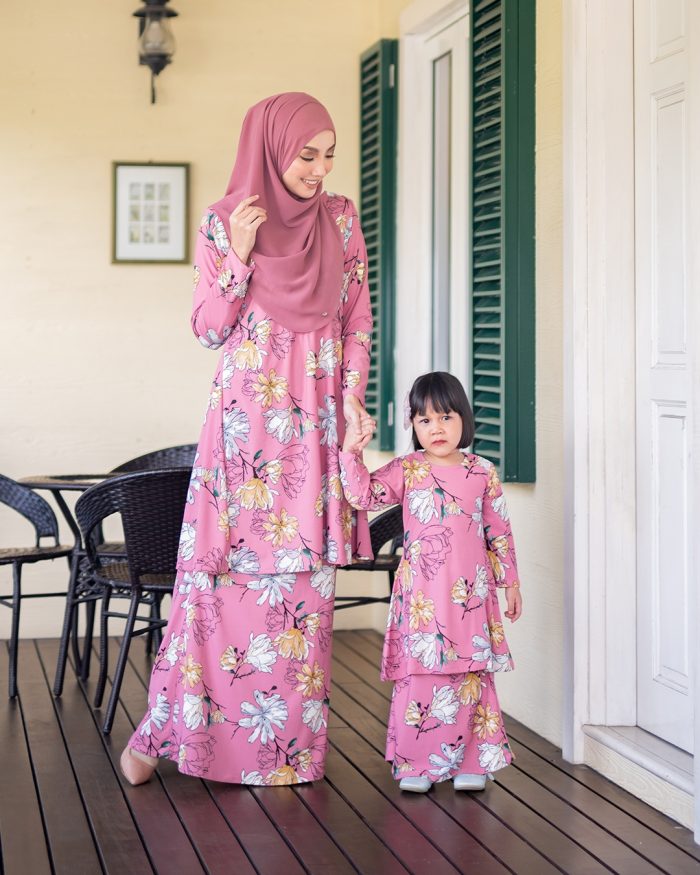 Baju Kurung Pahang Laura Printed - Lily Taffy Pink - Image 4