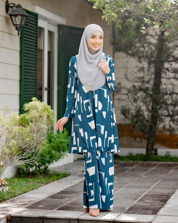 Baju Kurung Pahang Laura Printed - Abstrack Ocean Blue - Image 2