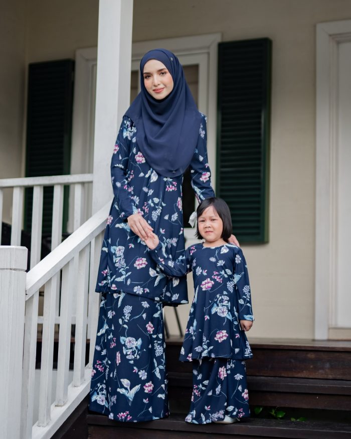 Baju Kurung Pahang Laura Printed Kids - Iris Dark Blue - Image 3