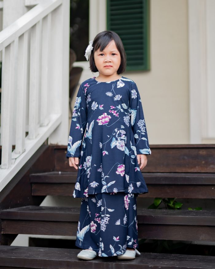 Baju Kurung Pahang Laura Printed Kids - Iris Dark Blue - Image 2