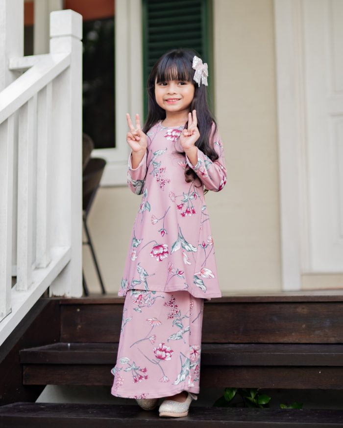 Baju Kurung Pahang Laura Printed Kids - Iris DustyPink - Image 2