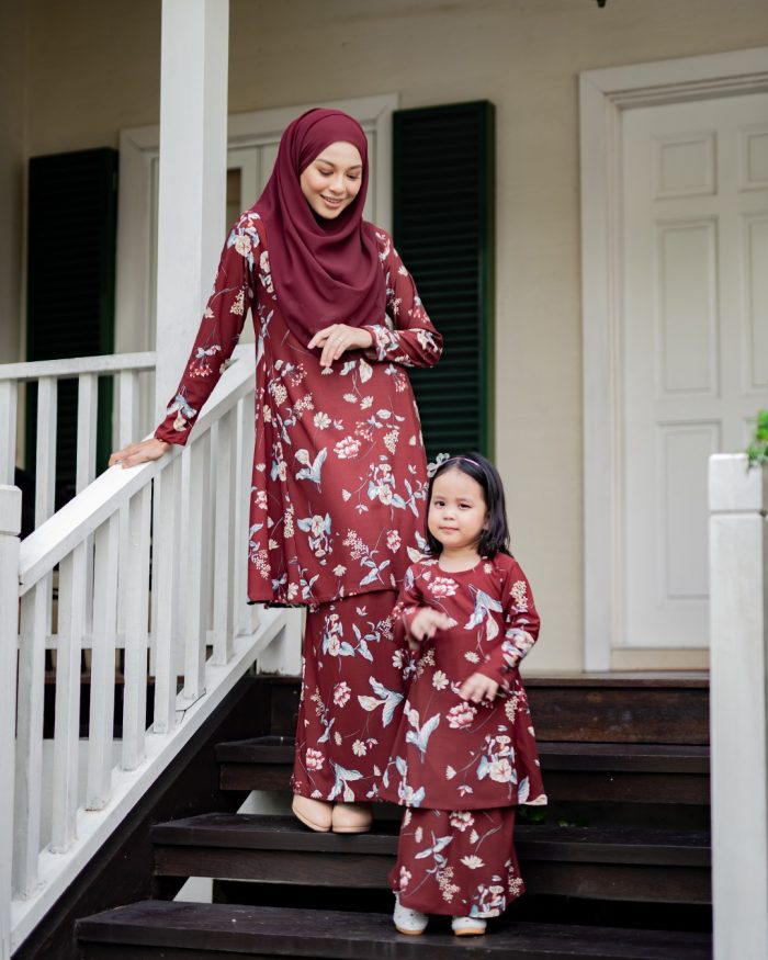 Baju Kurung Pahang Laura Printed Kids - Iris Maroon - Image 4