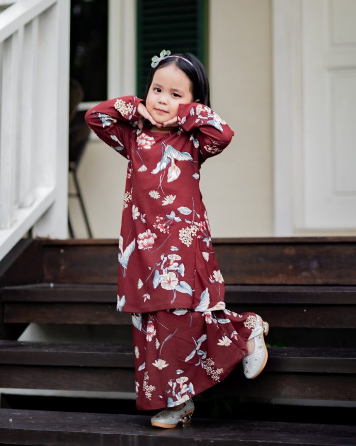 Baju Kurung Pahang Laura Printed Kids - Iris Maroon - Image 3