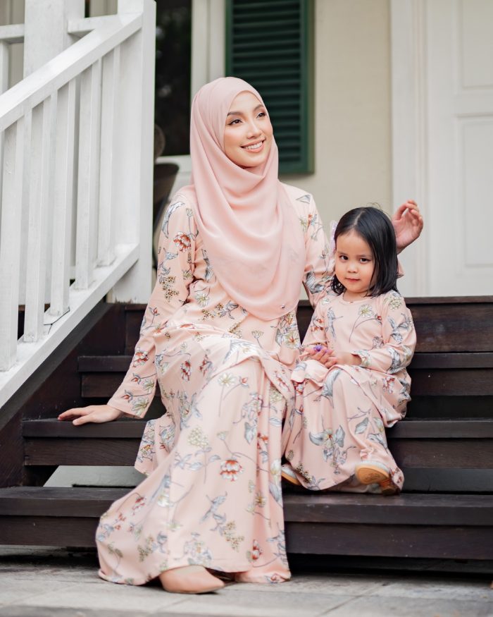 Baju Kurung Pahang Laura Printed Kids - Iris Peach - Image 5