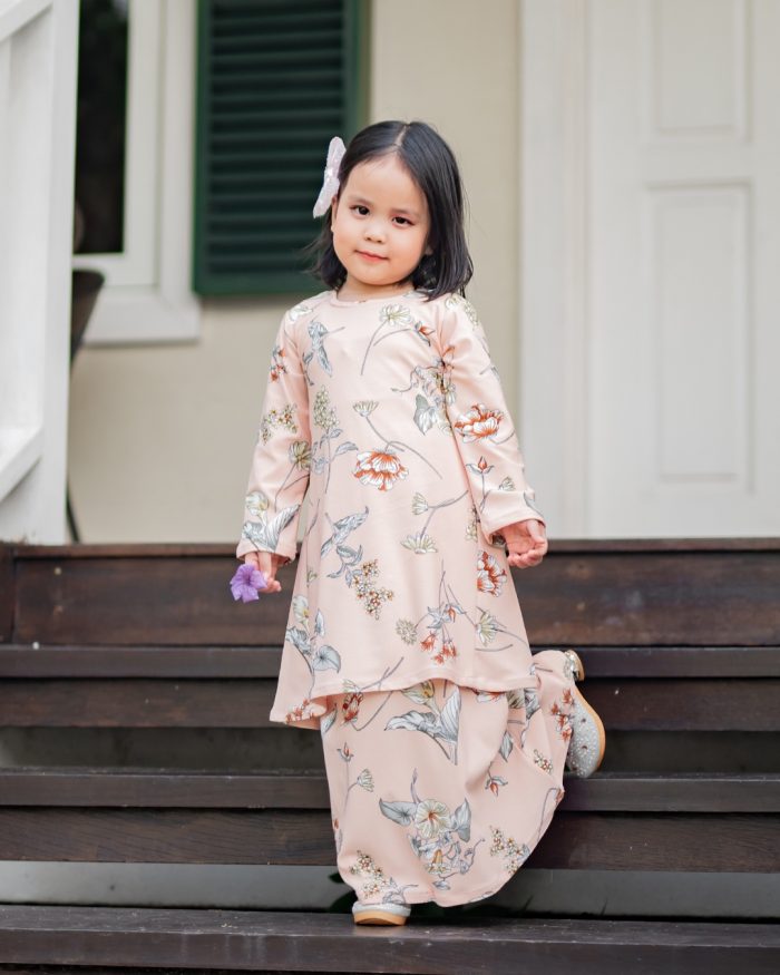 Baju Kurung Pahang Laura Printed Kids - Iris Peach - Image 2