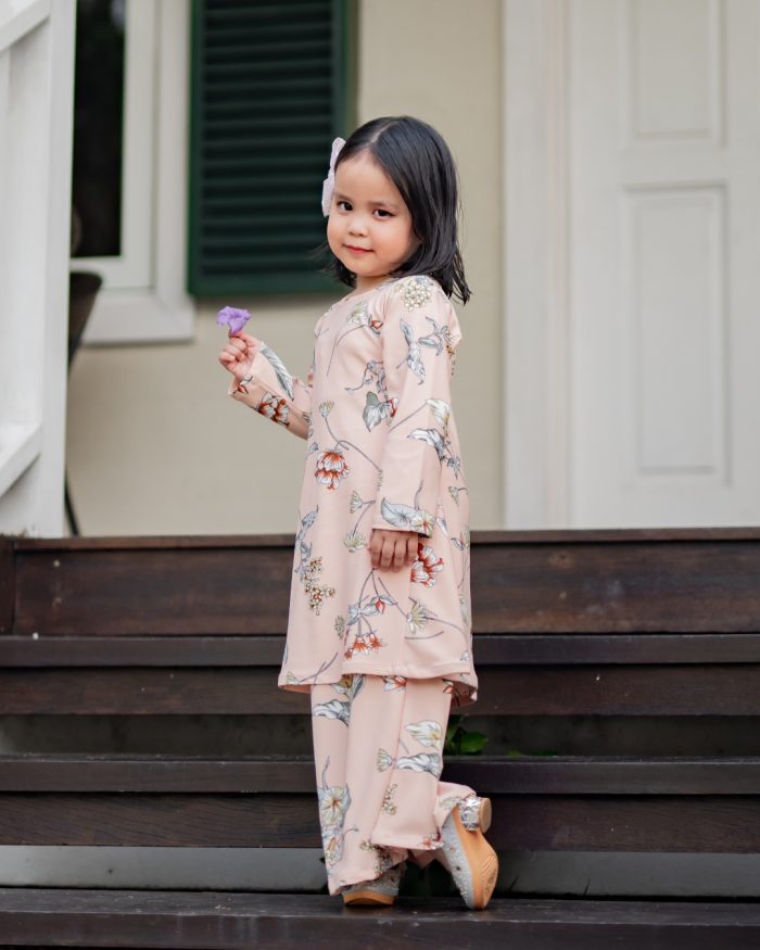 Baju Kurung Pahang Laura Printed Kids - Iris Peach - Image 3