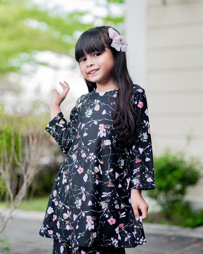 Baju Kurung Pahang Laura Printed Kids - Kesuma Black - Image 3