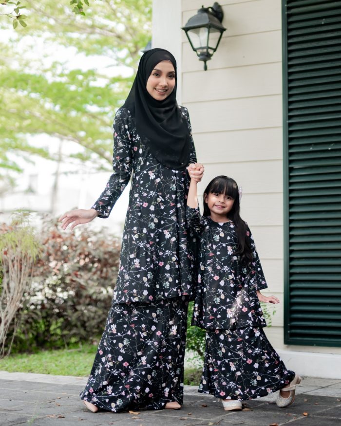 Baju Kurung Pahang Laura Printed Kids - Kesuma Black - Image 5