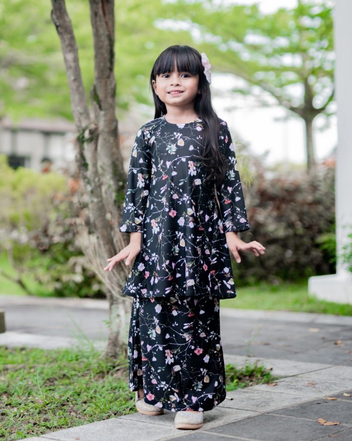 Baju Kurung Pahang Laura Printed Kids - Kesuma Black - Image 2