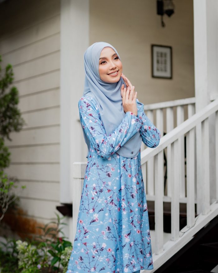 Baju Kurung Pahang Laura Printed - Kesuma Blue - Image 3