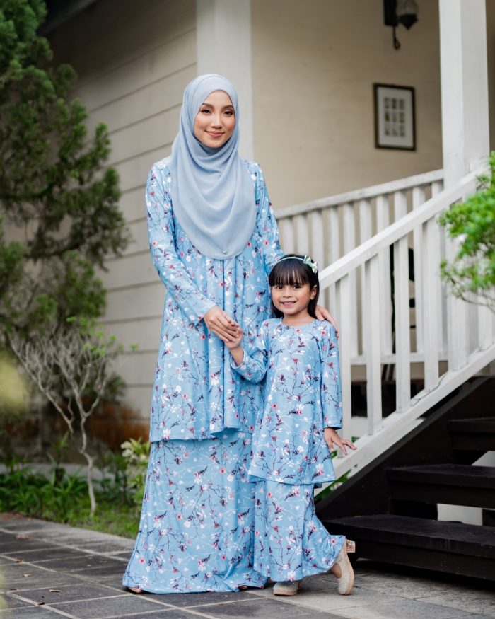 Baju Kurung Pahang Laura Printed - Kesuma Blue - Image 5