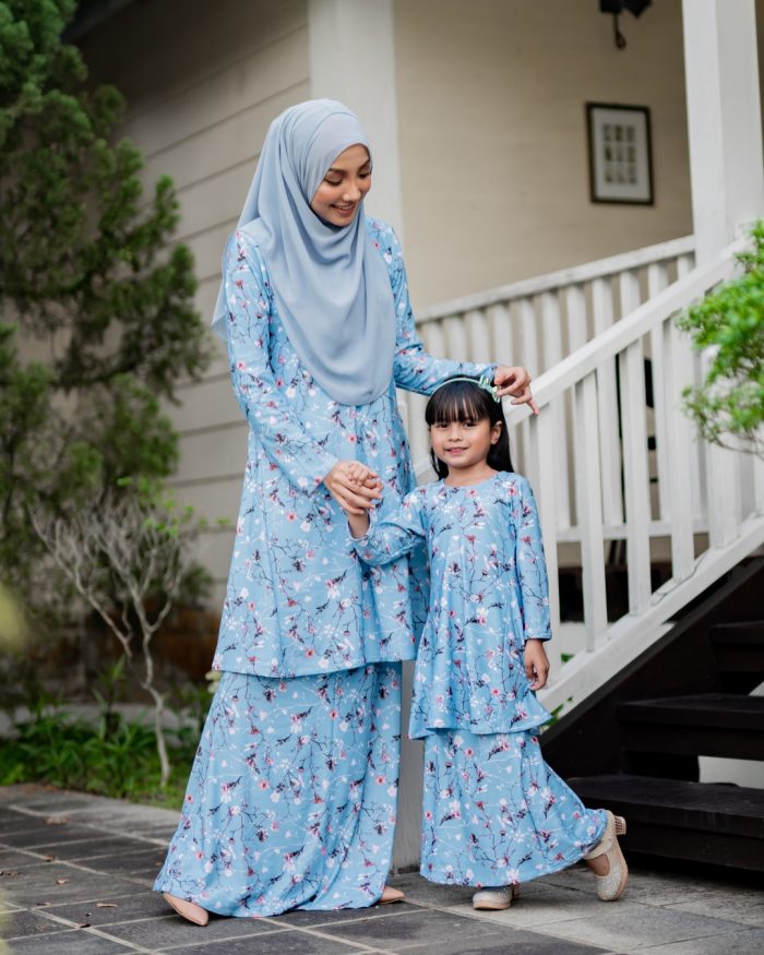 Baju Kurung Pahang Laura Printed - Kesuma Blue - Image 4