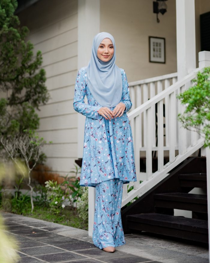 Baju Kurung Pahang Laura Printed - Kesuma Blue - Image 2